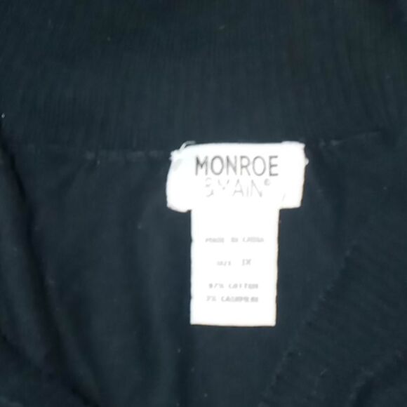 Beautiful pull over sweater - Picture 2 of 6